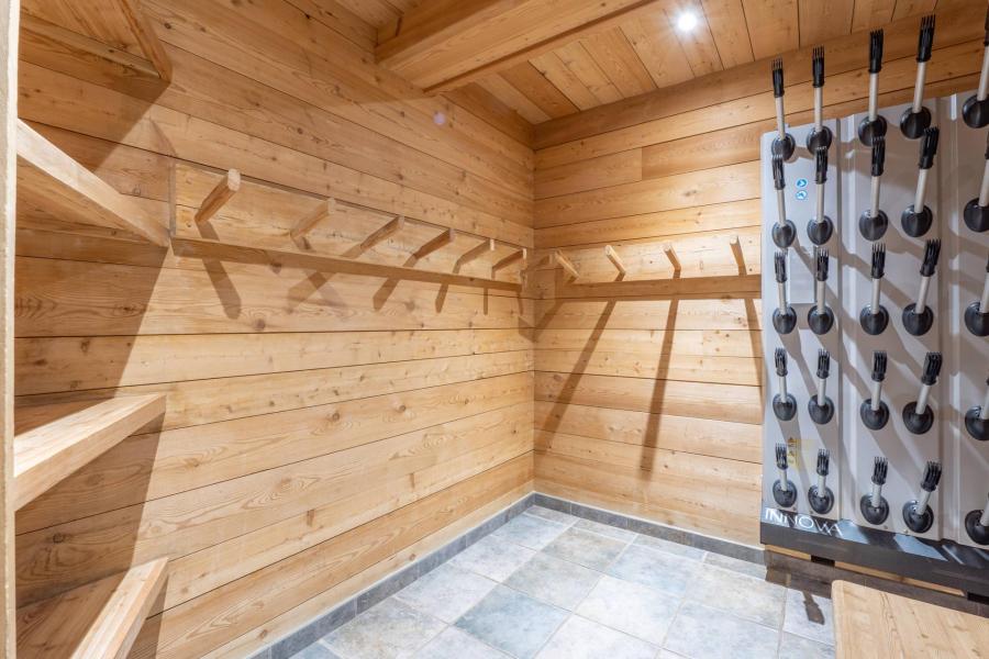 Holiday in mountain resort 9 room chalet 19 people - Le Chalet Loup - Alpe d'Huez - Ski locker