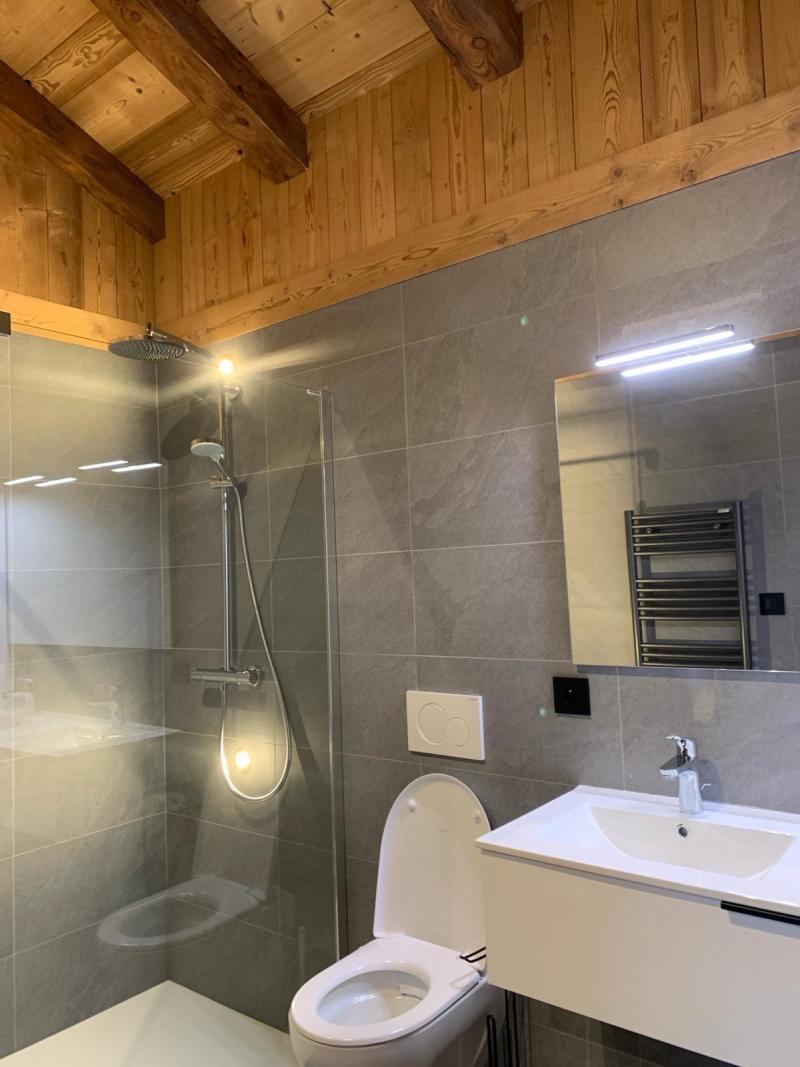 Vacances en montagne Chalet triplex 8 pièces 14 personnes - LE CHAR - Les Gets - Salle de douche