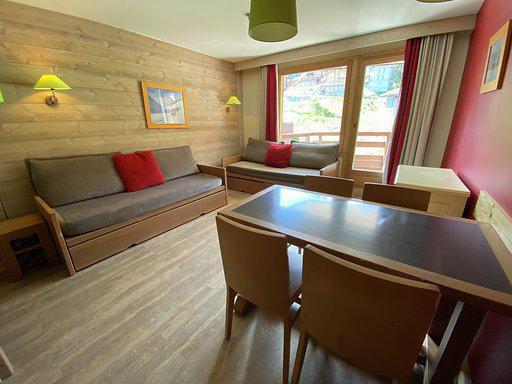 Holiday in mountain resort Le Christiana - La Tania - Living room