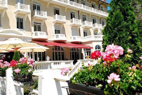 Skiverleih Le Golf Hôtel - Brides Les Bains - Draußen im Sommer