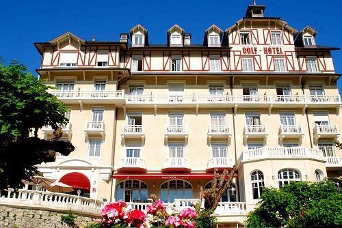 Vacances en montagne Le Golf Hôtel - Brides Les Bains - Extérieur été