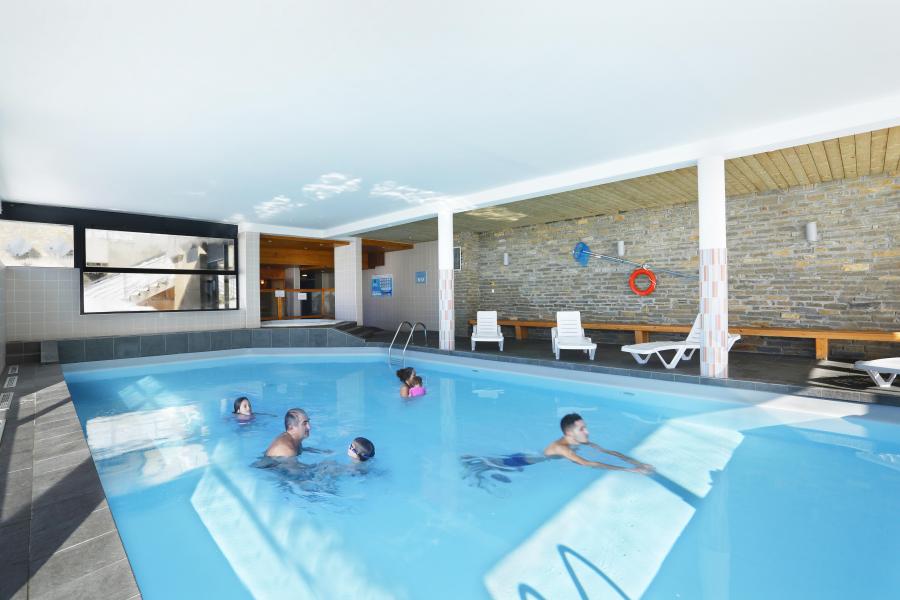 Holiday in mountain resort Le Hameau de Balestas - Peyragudes - Swimming pool