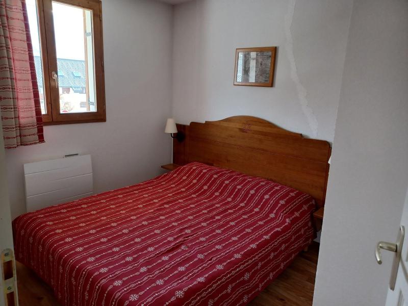 Holiday in mountain resort 2 room apartment 4 people (B202) - Le Hameau des Aiguilles - Albiez Montrond - Bedroom