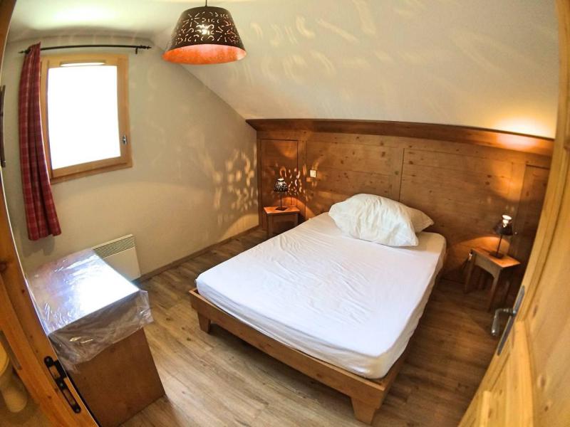 Holiday in mountain resort 3 room apartment 6 people (C61) - Le Hameau des Rennes - Vars - Bedroom