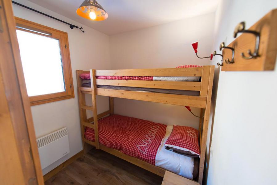 Holiday in mountain resort 4 room duplex apartment 6 people (D22) - Le Hameau des Rennes - Vars - Bunk beds