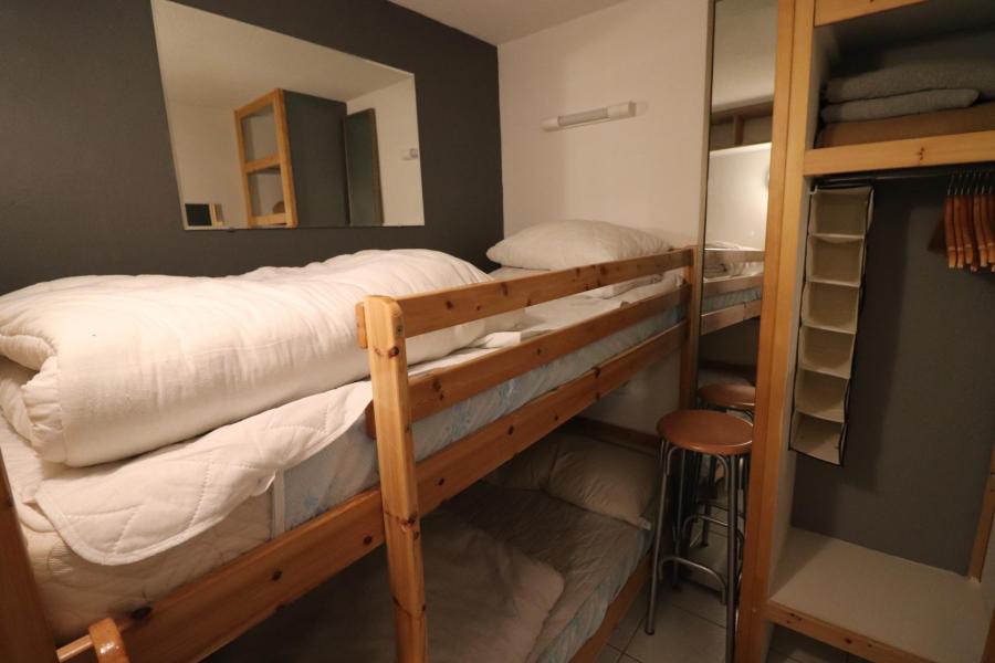 Holiday in mountain resort Studio cabin 4 people (3027) - Le Hameau du Borsat 3 - Tignes - Bedroom