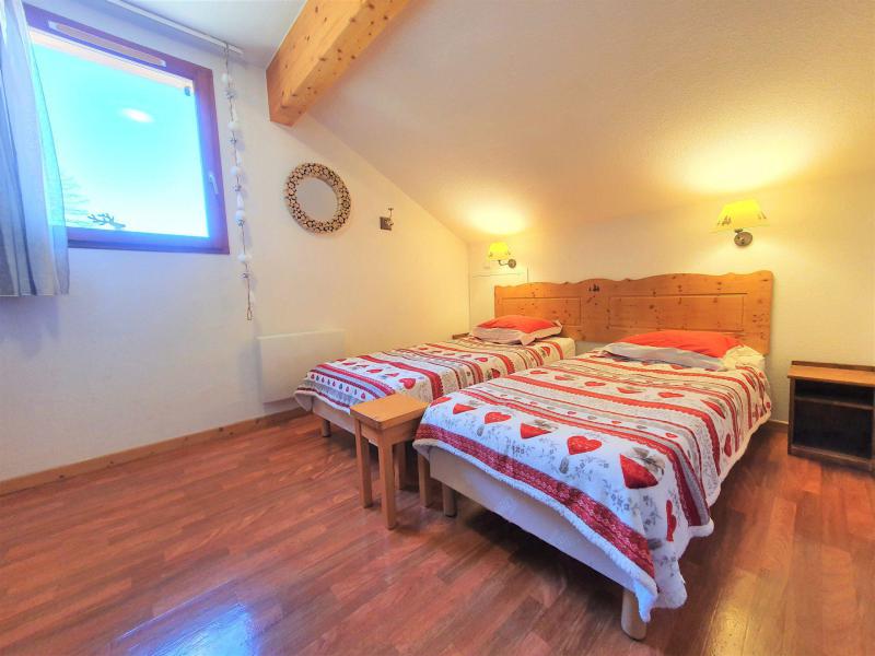 Holiday in mountain resort 3 room duplex semi-detached chalet 6 people (F2) - Le Hameau du Puy - Superdévoluy - Bedroom