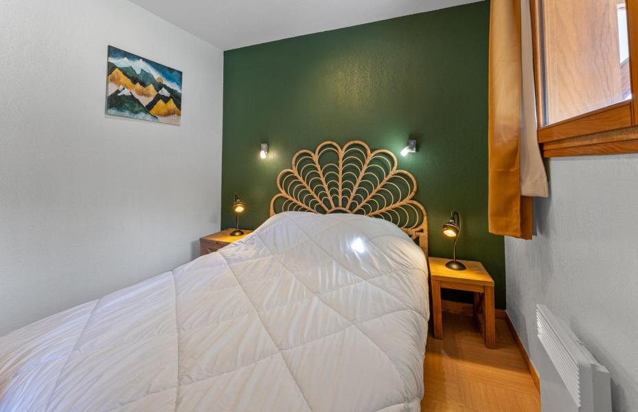 Holiday in mountain resort 2 room apartment sleeping corner 6 people (220) - Le Parc des Airelles - Les Orres - Bedroom