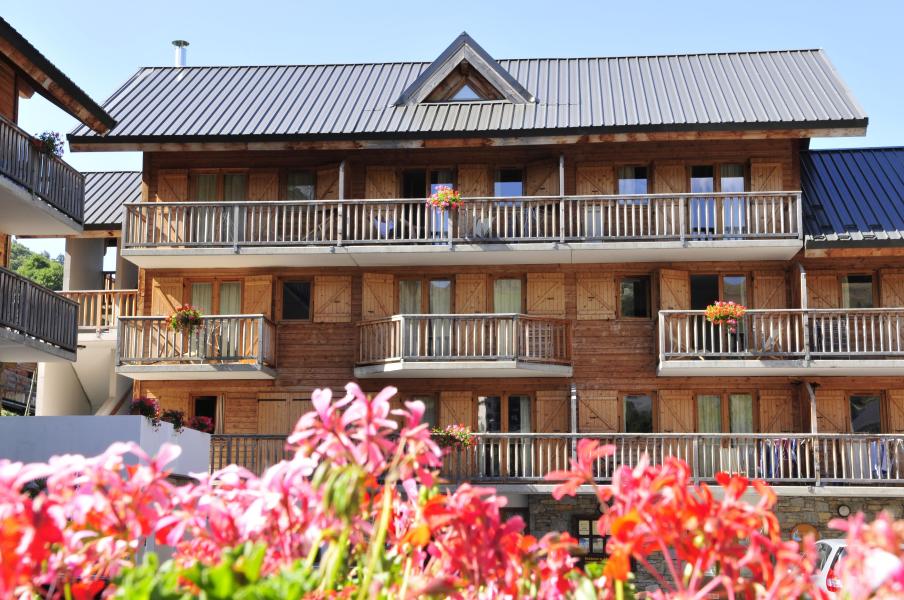 Vacances en montagne Le Village Gaulois - Saint-François Longchamp - Extérieur été