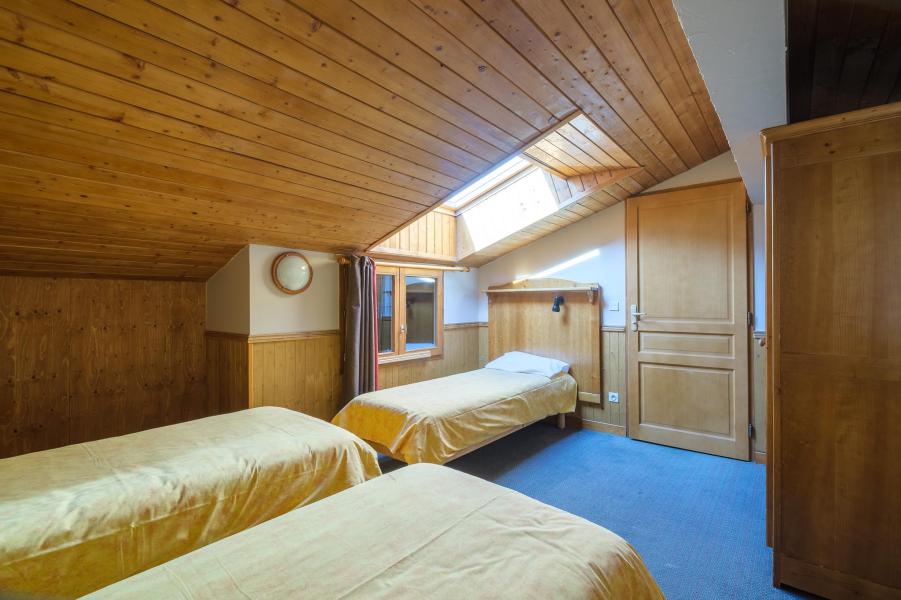 Holiday in mountain resort Les Balcons de Val Cenis le Haut - Val Cenis - Bedroom under mansard