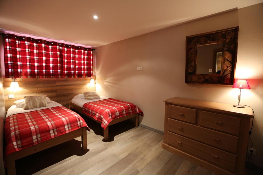 Holiday in mountain resort 4 room apartment 8 people (6) - Les Chalets d'Adrien - Valloire - Bedroom