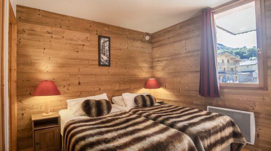 Holiday in mountain resort 7 room duplex chalet 12 people (Lorraine) - Les Chalets de Bettaix - Les Menuires - Bedroom