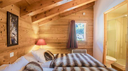 Holiday in mountain resort 7 room duplex chalet 12 people (Lorraine) - Les Chalets de Bettaix - Les Menuires - Bedroom