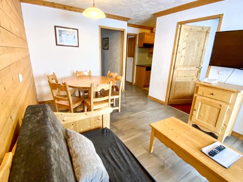 Holiday in mountain resort 2 room apartment sleeping corner 4-6 people - Les Chalets de l'Adonis - Les Menuires - Living room