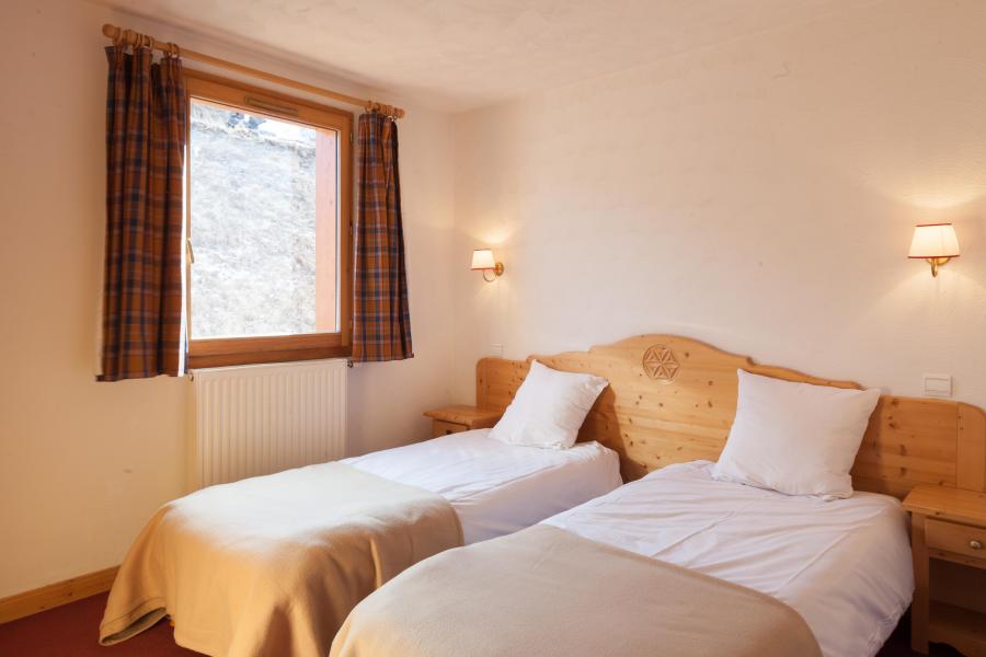 Holiday in mountain resort Les Chalets de l'Adonis - Les Menuires - Bedroom