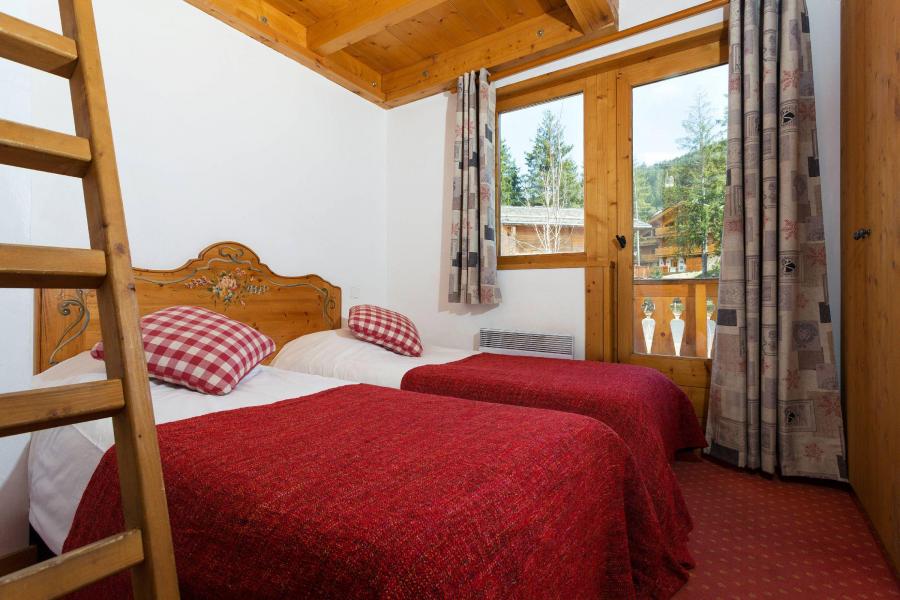 Holiday in mountain resort Les Chalets de la Tania - La Tania - Twin beds