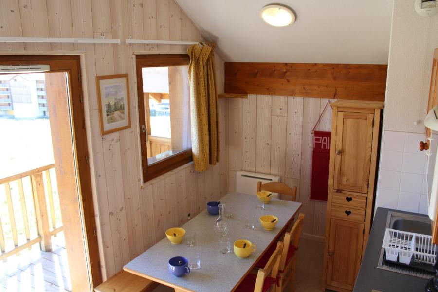 Wakacje w górach Apartament 2 pokojowy z alkową 4 osoby (CB51) - Les Chalets de SuperD Chardon Bleu - Superdévoluy - Pokój gościnny