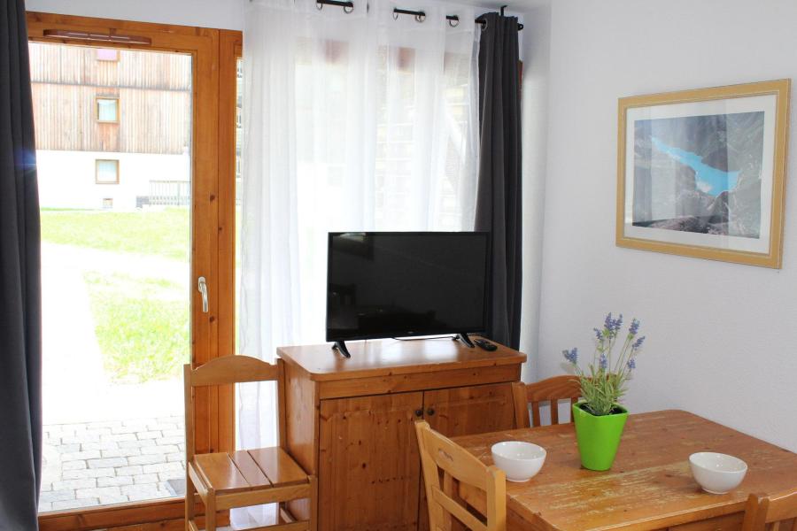 Holiday in mountain resort 3 room apartment 4 people (GE11) - Les Chalets de SuperD Gentiane - Superdévoluy - Living room