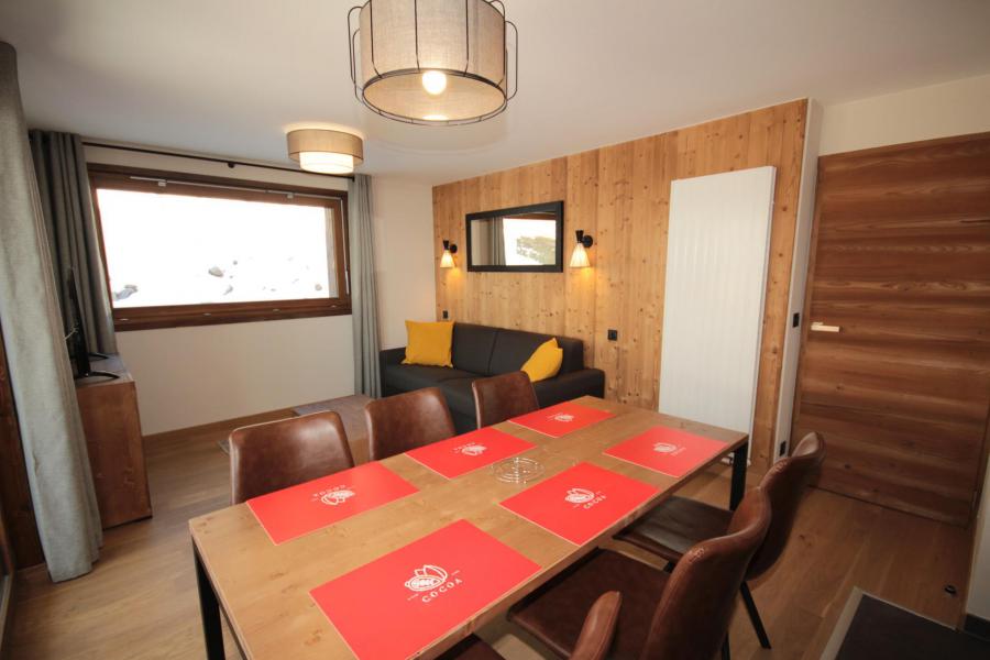 Holiday in mountain resort 3 room apartment 6 people (G25) - Les Chalets des Cimes - Les Saisies - Table