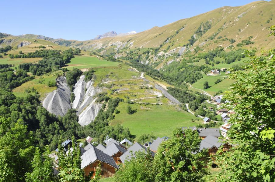 Vacances en montagne Les Chalets des Ecourts - Saint Jean d'Arves - Extérieur été
