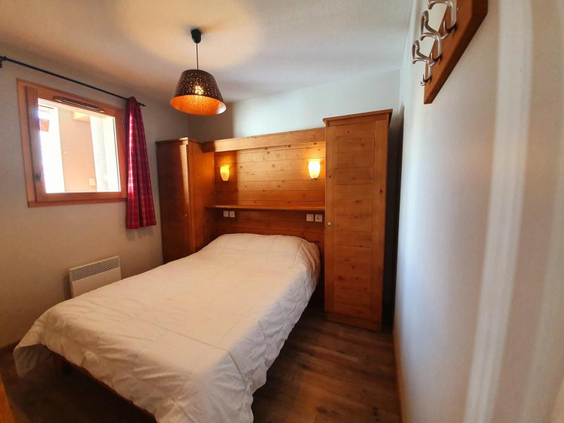 Holiday in mountain resort 2 room apartment 4 people (A52) - Les Chalets des Rennes - Vars - Bedroom