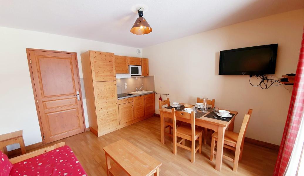 Holiday in mountain resort 2 room apartment 4 people (D32) - Les Chalets des Rennes - Vars - Living room