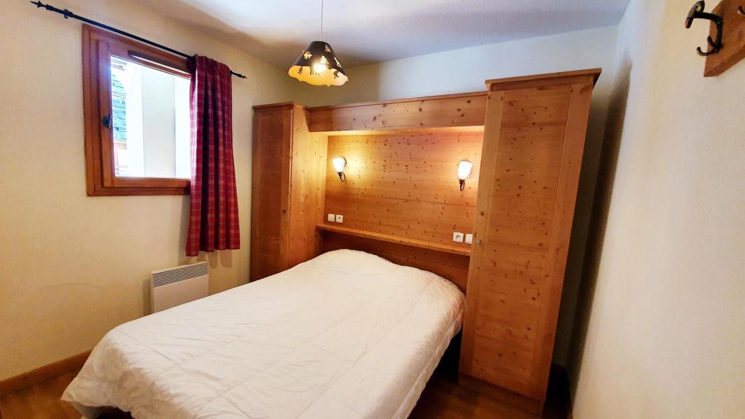 Holiday in mountain resort 2 room apartment 4 people (E32) - Les Chalets des Rennes - Vars - Bedroom