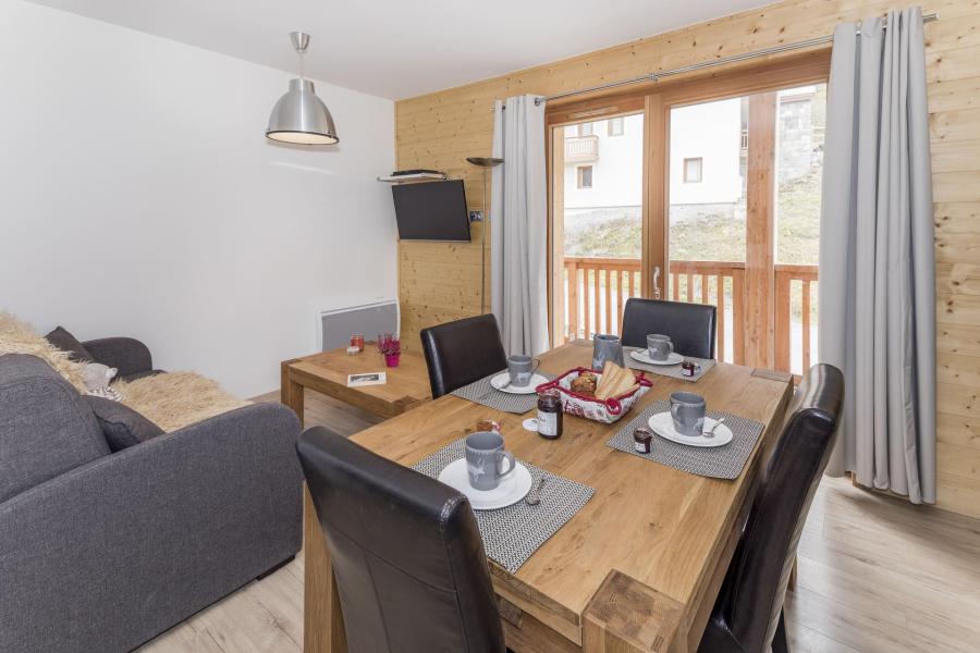Holiday in mountain resort 2 room apartment 4 people (M11B) - Les Chalets des Rennes - Vars - Living room