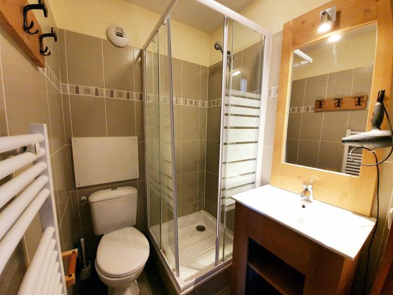 Holiday in mountain resort 3 room duplex apartment 6 people (E31) - Les Chalets des Rennes - Vars - Shower room