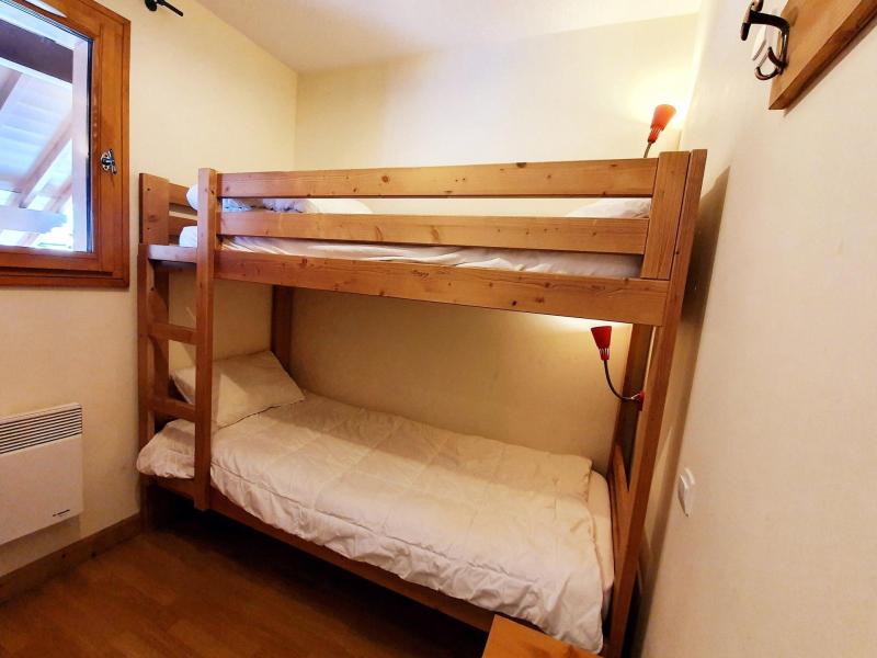 Holiday in mountain resort 3 room duplex apartment 6 people (G31) - Les Chalets des Rennes - Vars - Bedroom