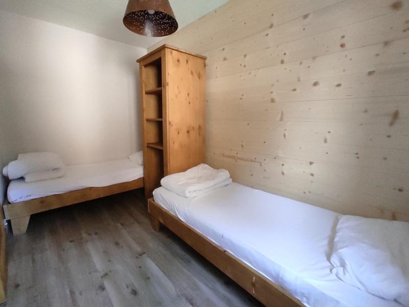 Holiday in mountain resort 4 room duplex apartment 8 people (C11) - Les Chalets des Rennes - Vars - Bedroom