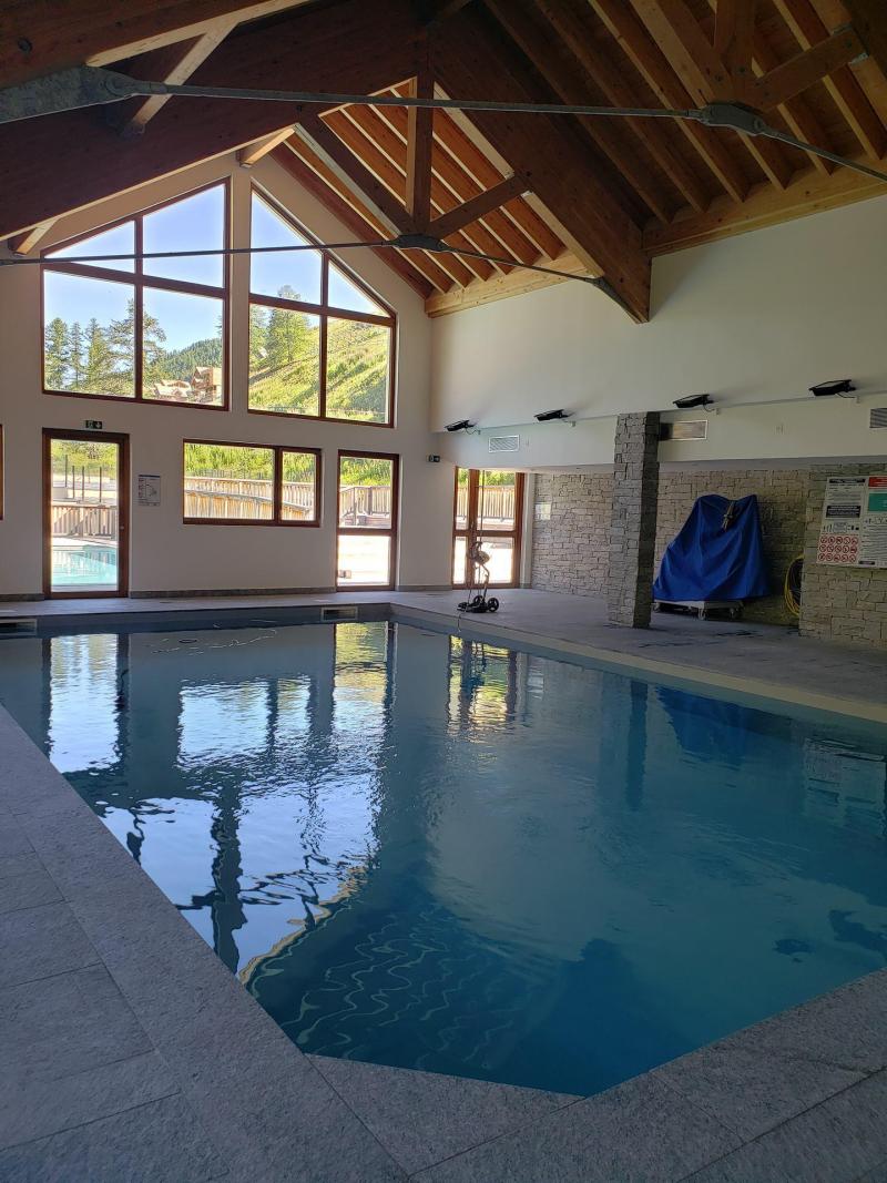 Vacances en montagne Les Chalets des Rennes - Vars - Piscine