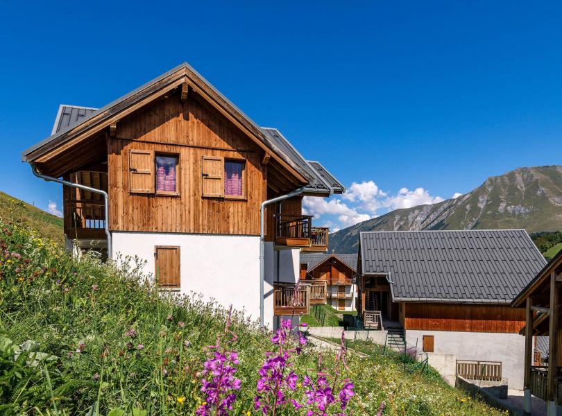 Аренда на лыжном курорте Les Chalets du Hameau des Aiguilles - Albiez Montrond - летом под открытым небом