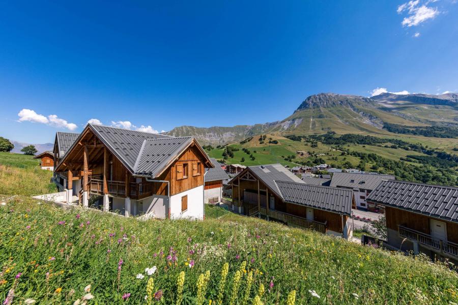 Wynajem na narty Les Chalets du Hameau des Aiguilles - Albiez Montrond - Na zewnątrz latem