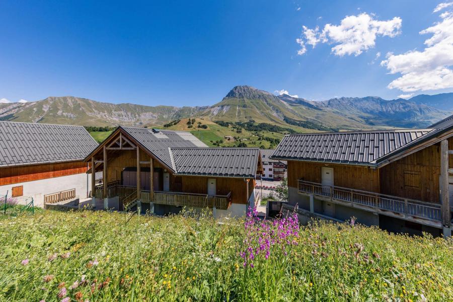 Wynajem na narty Les Chalets du Hameau des Aiguilles - Albiez Montrond - Na zewnątrz latem