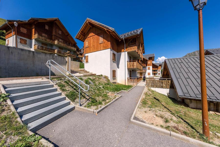 Wynajem na narty Les Chalets du Hameau des Aiguilles - Albiez Montrond - Na zewnątrz latem