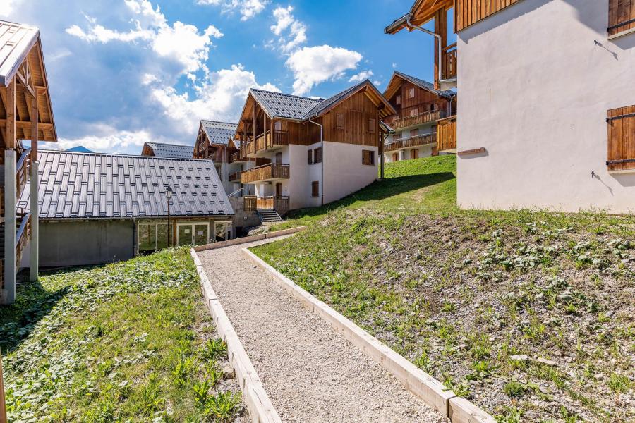 Wynajem na narty Les Chalets du Hameau des Aiguilles - Albiez Montrond - Na zewnątrz latem