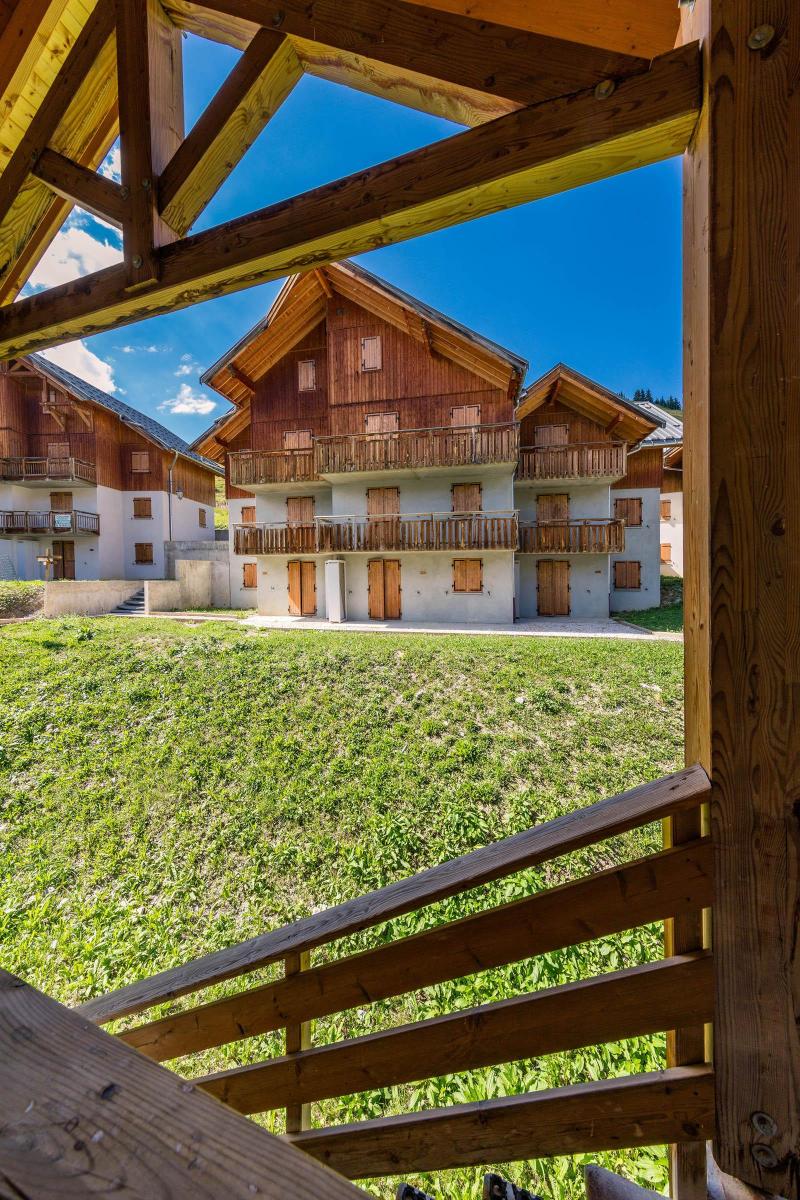 Vacances en montagne Les Chalets du Hameau des Aiguilles - Albiez Montrond - Extérieur été