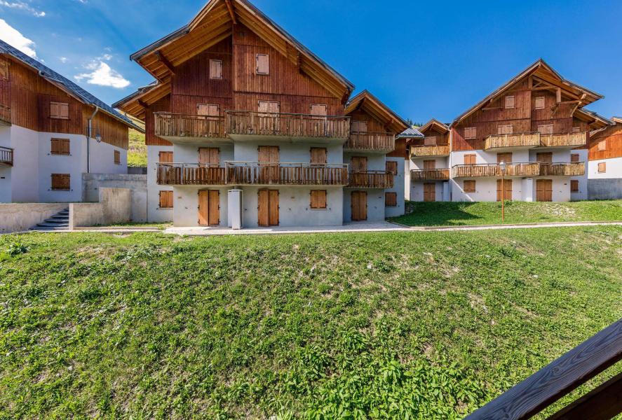 Wynajem na narty Les Chalets du Hameau des Aiguilles - Albiez Montrond - Na zewnątrz latem