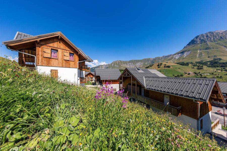 Vacances en montagne Les Chalets du Hameau des Aiguilles - Albiez Montrond - Extérieur été