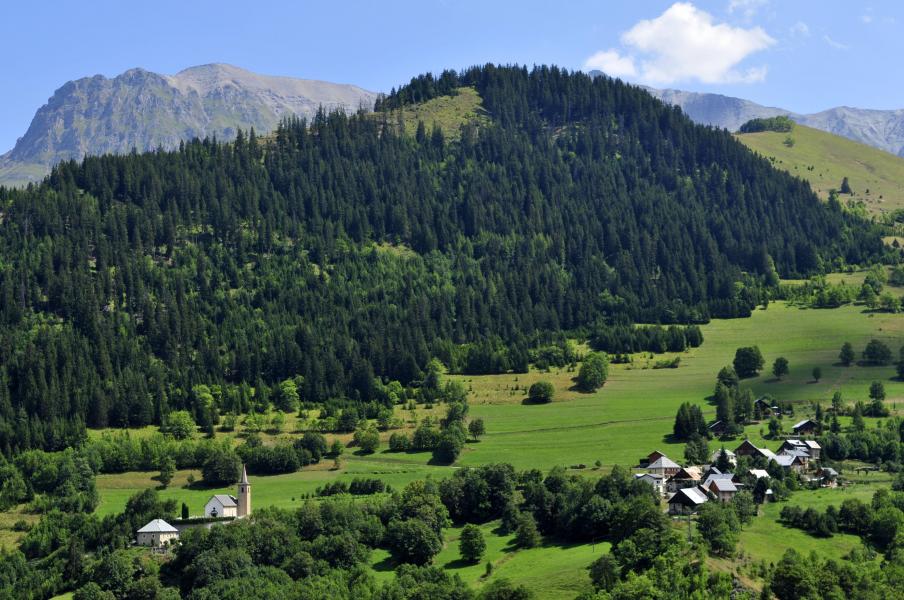 Аренда на лыжном курорте Les Chalets Goélia - La Toussuire - летом под открытым небом