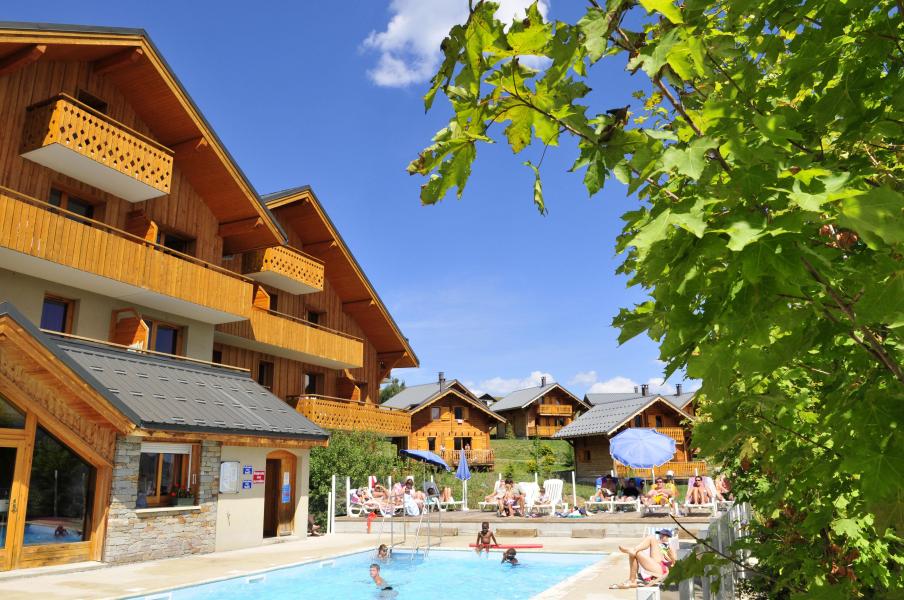 Vakantie in de bergen Les Chalets Goélia - La Toussuire - Buiten zomer