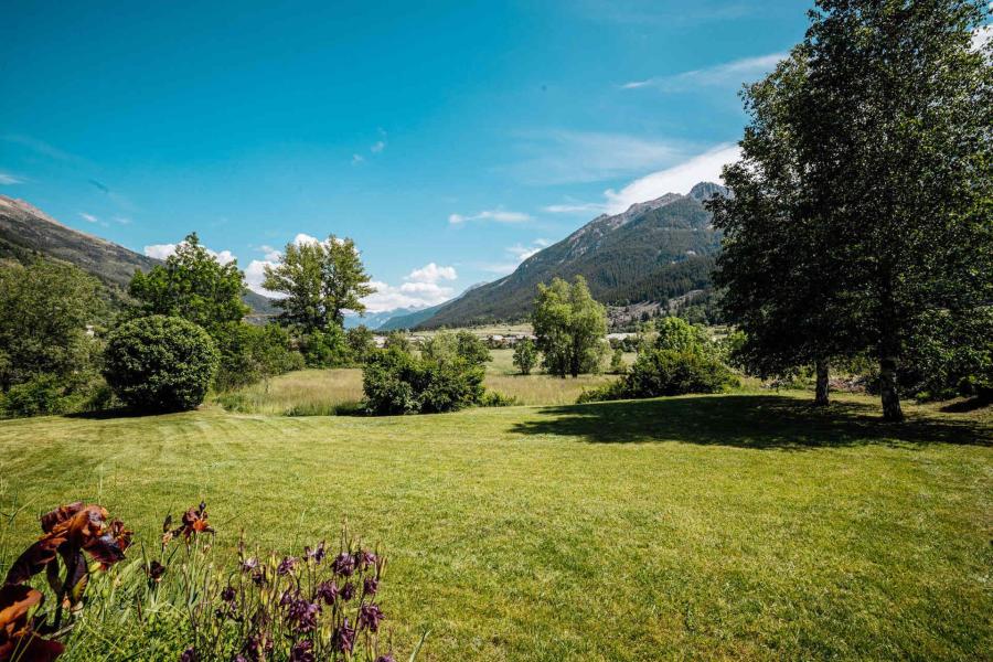 Holiday in mountain resort LES CLOS DES ABEILLES - Serre Chevalier - Summer outside