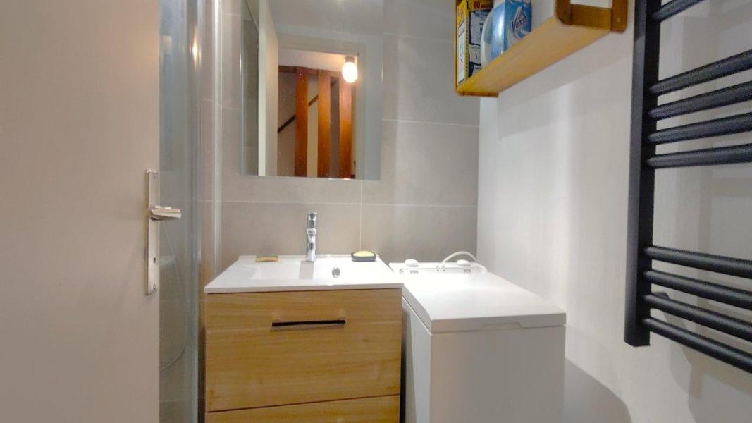 Holiday in mountain resort 2 room mezzanine apartment 6 people (A11) - Les Dauphinnelles 3 - Pelvoux - Shower room