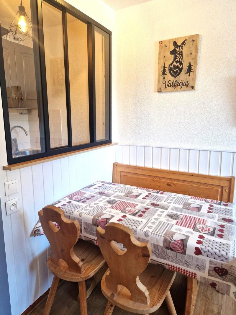 Vacanze in montagna Studio per 4 persone (222) - Les Mélèzets 2 - Valfréjus - Angolo pranzo