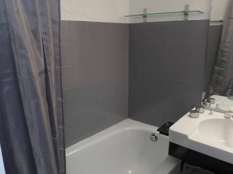 Holiday in mountain resort 2 room apartment 4 people (9) - Les Olympiques - Tignes - Bath-tub