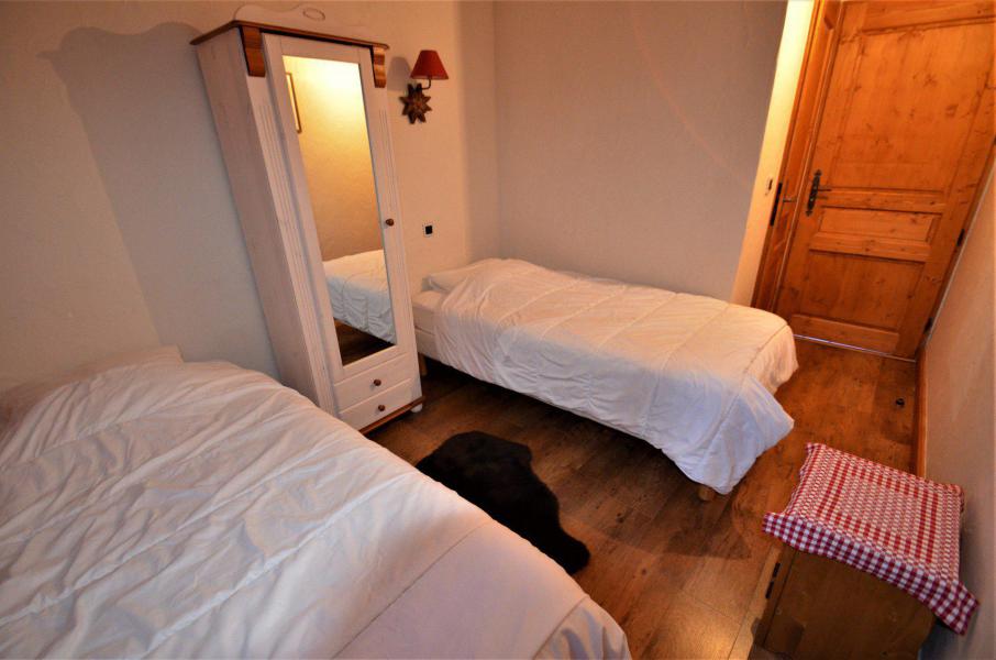 Holiday in mountain resort 3 room duplex apartment 4 people - Maison de Village la Grange - Saint Martin de Belleville - Bedroom