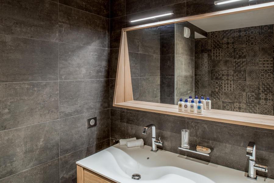 Holiday in mountain resort 5 room duplex apartment 9 people (D13) - Mammoth Lodge - Courchevel - Shower room