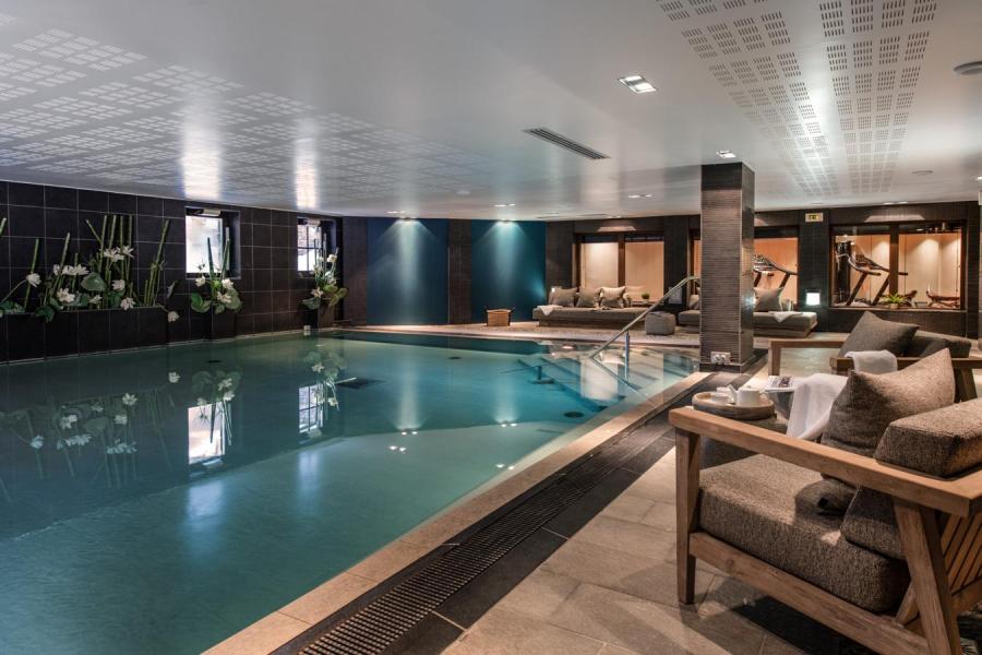 Holiday in mountain resort Manali Lodge - Courchevel - Swimming pool