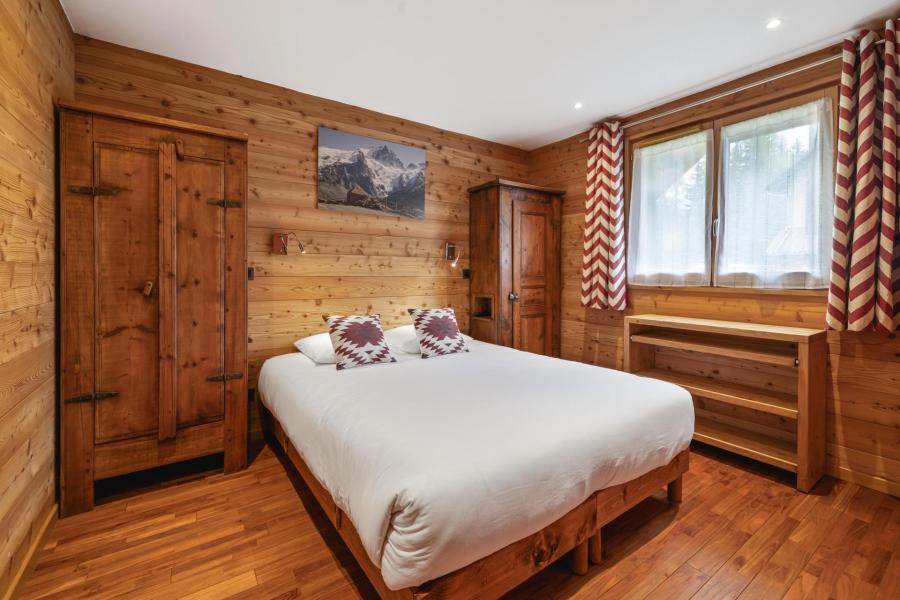 Holiday in mountain resort 9 room triplex chalet 11 people (Marmotte 2) - MARMOTTANT - Serre Chevalier - Bedroom